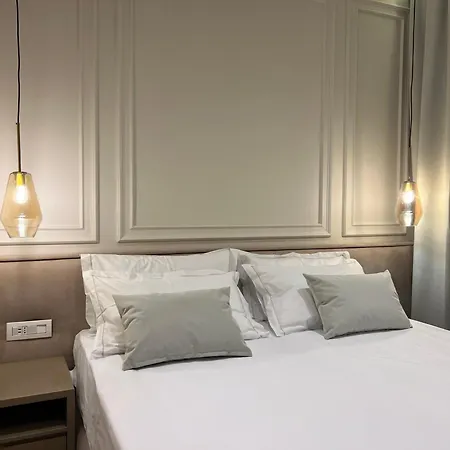Coastline Five Beachside & Hotel apartamentowy *