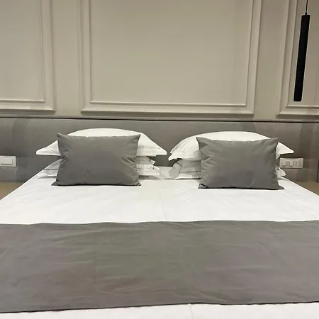 Hotel apartamentowy Coastline Five Beachside & *